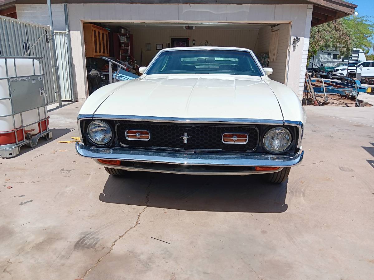 Ford-Mustang-fastback-1972-white-140013-1