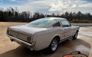 Ford-Mustang-gt-1966-3-4