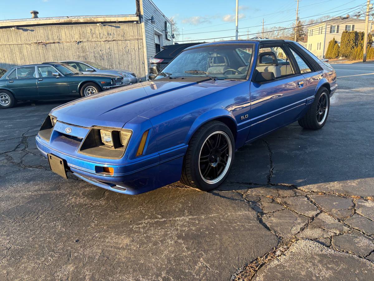 Ford-Mustang-gt-1985-217261-8