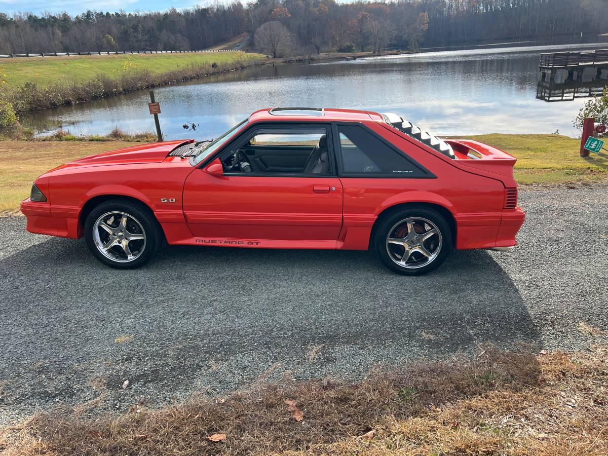 Ford-Mustang-gt-1992-204809-1