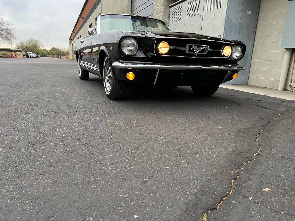 Ford-Mustang-gt-convertible-1965-black-160932-1