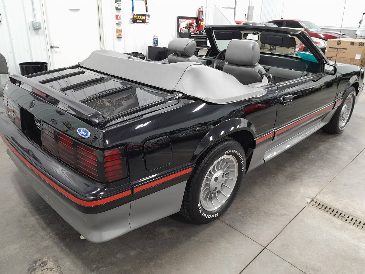 Ford-Mustang-gt-convertible-1987-38214-14