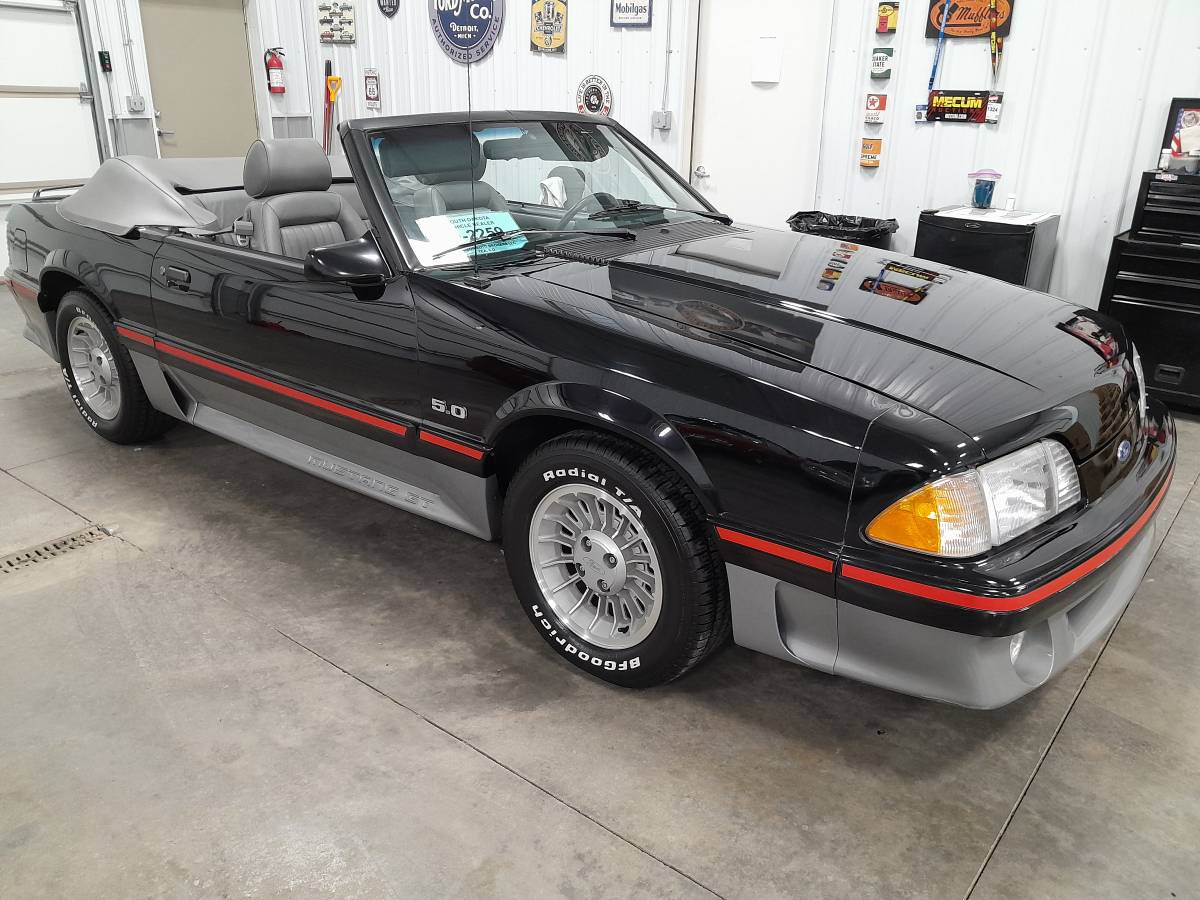 Ford-Mustang-gt-convertible-1987-38214-15