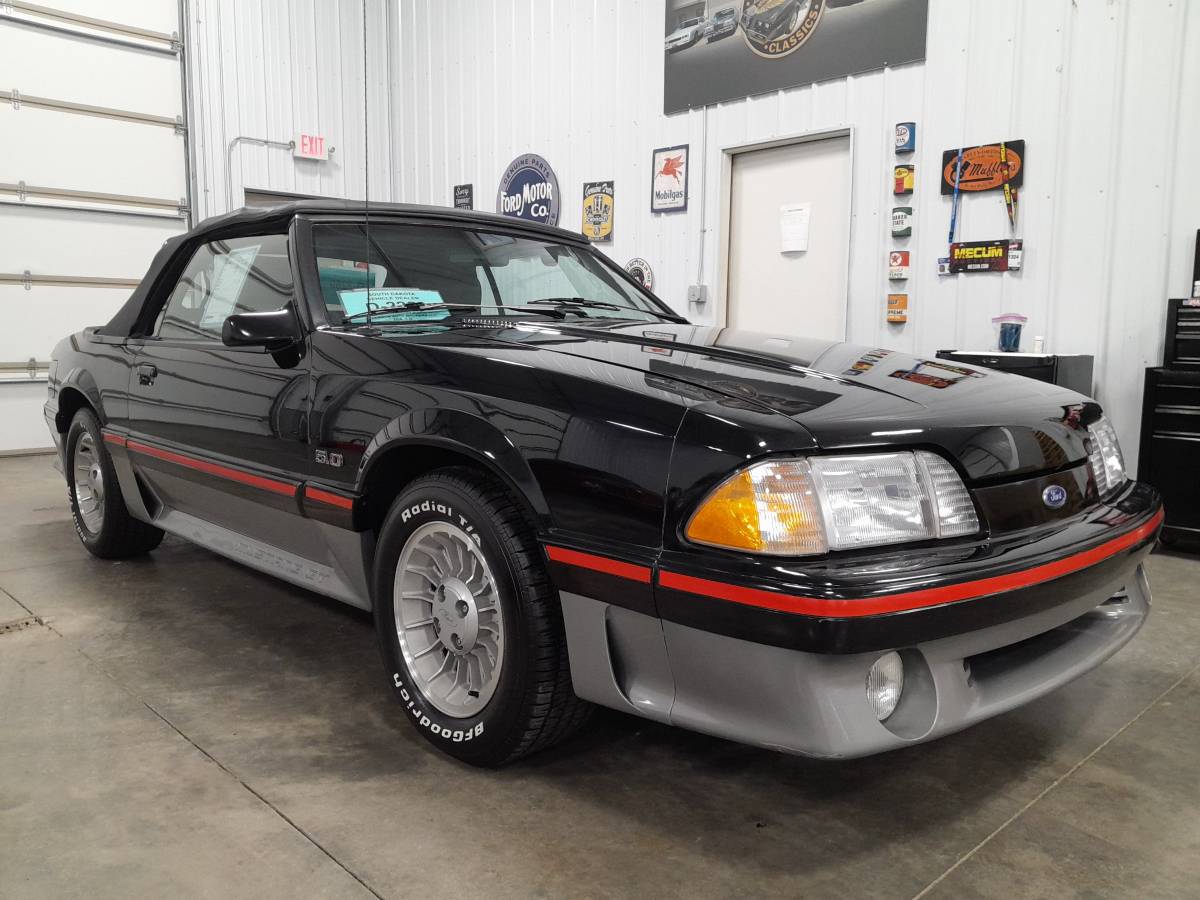 Ford-Mustang-gt-convertible-1987-38214