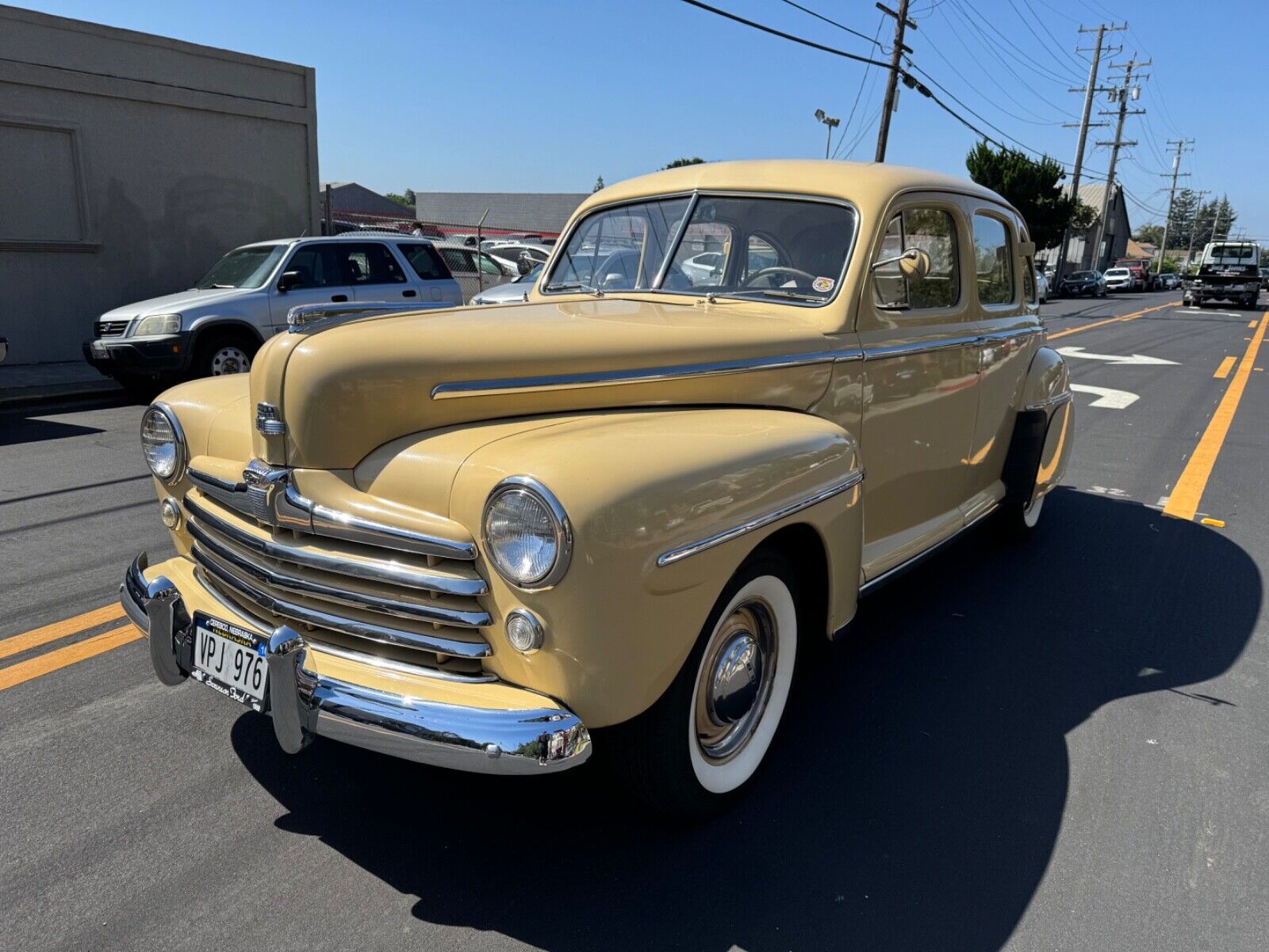 Ford-Other-Berline-1948-Yellow-213671-1