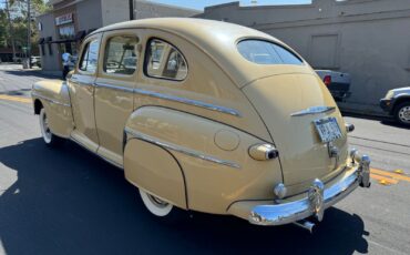 Ford-Other-Berline-1948-Yellow-213671-3