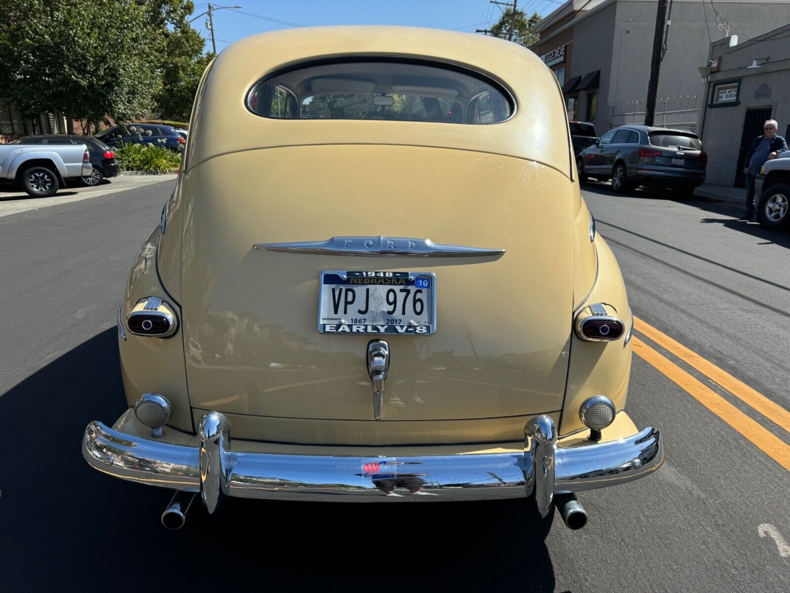 Ford-Other-Berline-1948-Yellow-213671-4