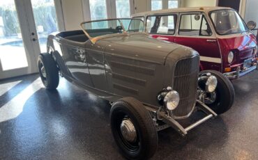 Ford-Other-Cabriolet-1932-Gray-2414-2