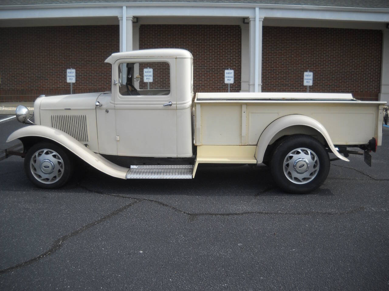 Ford-Other-Pickups-Pickup-1932-Beige-Black-9012-4