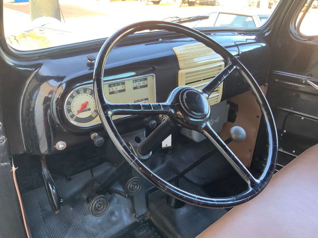 Ford-Other-Pickups-Pickup-1949-Black-Brown-6231-2