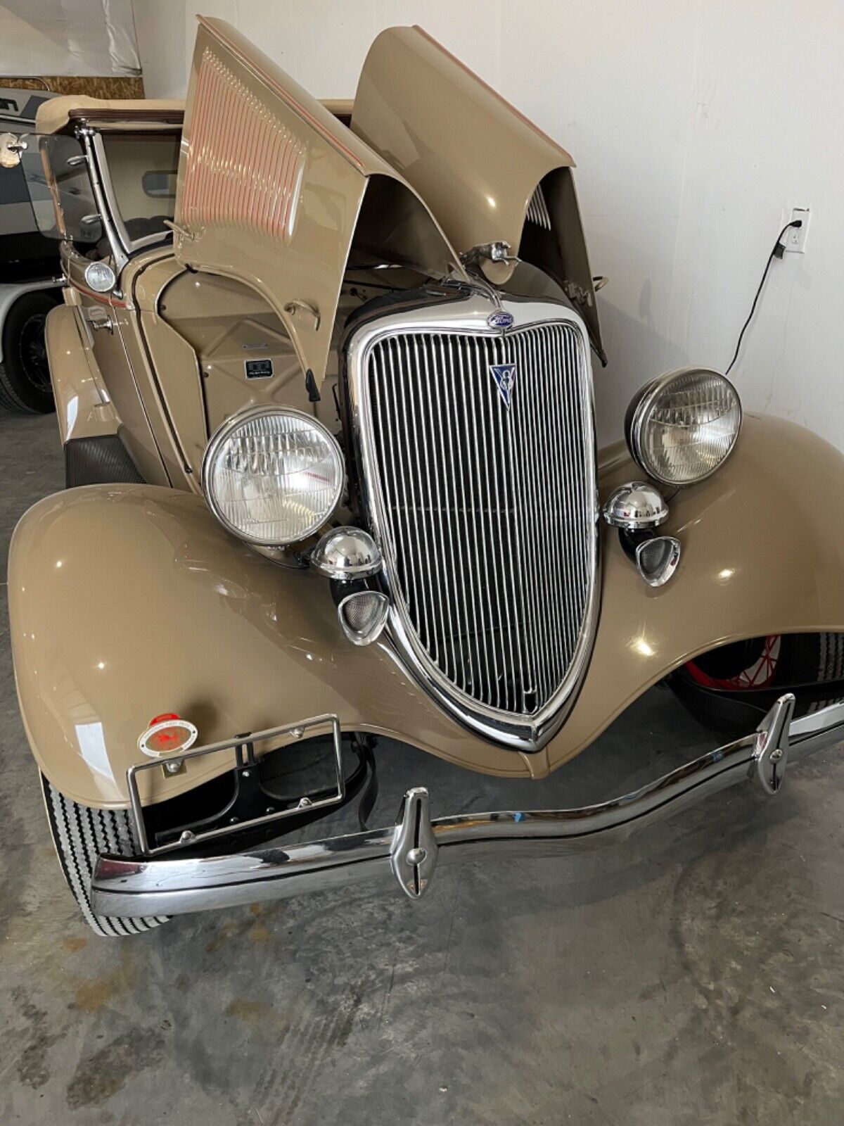 Ford-Phaeton-1934-Beige-5541-12