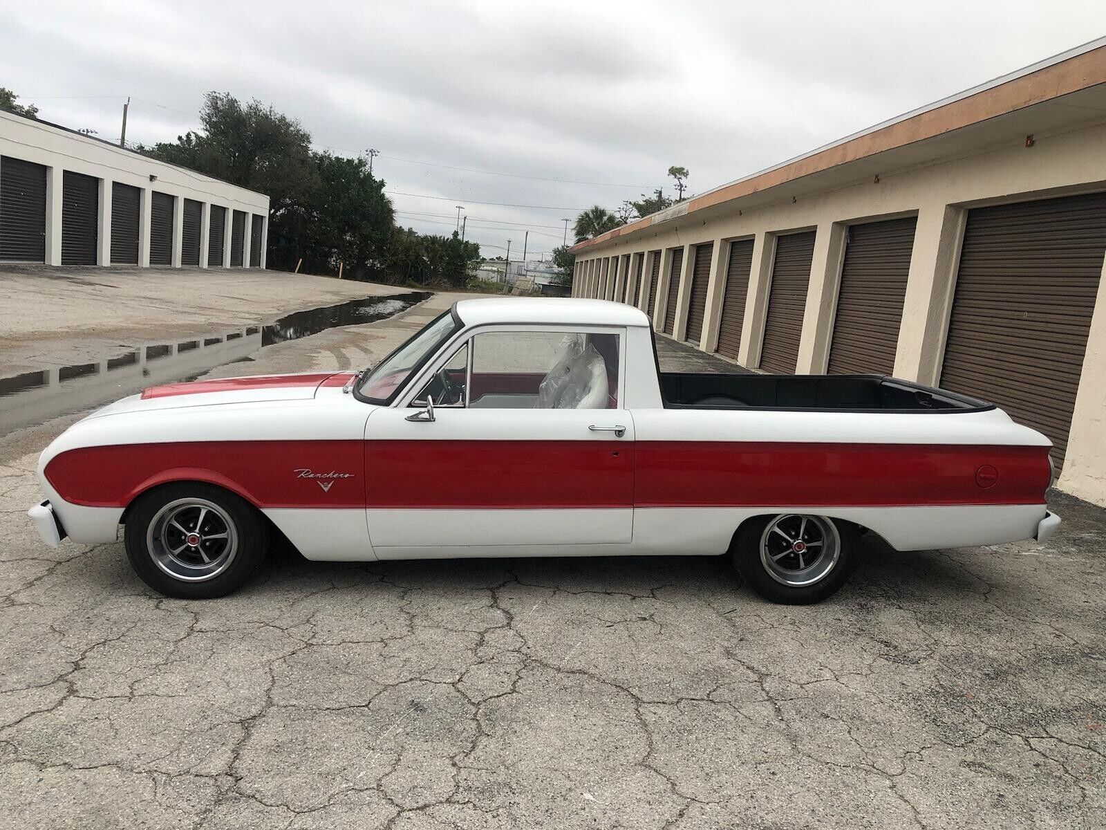 Ford-Ranchero-1963-White-Red-160934-2