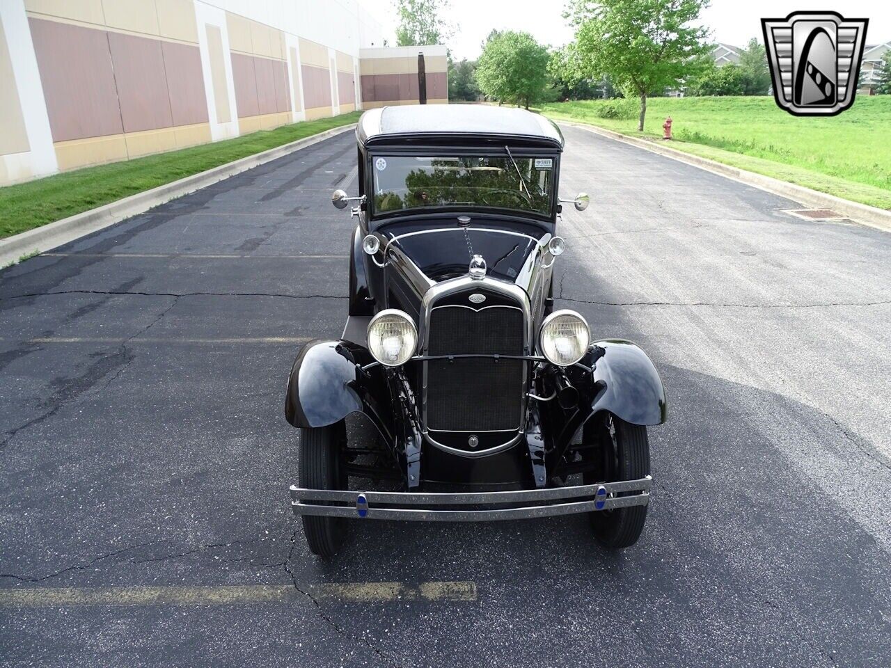 Ford-Sedan-1931-Black-Green-2810-11