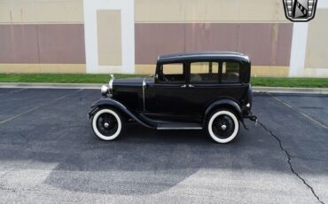 Ford-Sedan-1931-Black-Green-2810-5