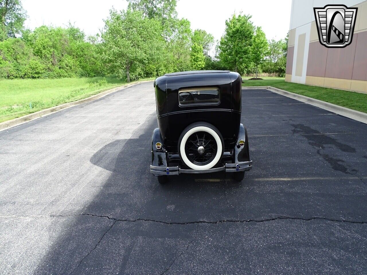 Ford-Sedan-1931-Black-Green-2810-7