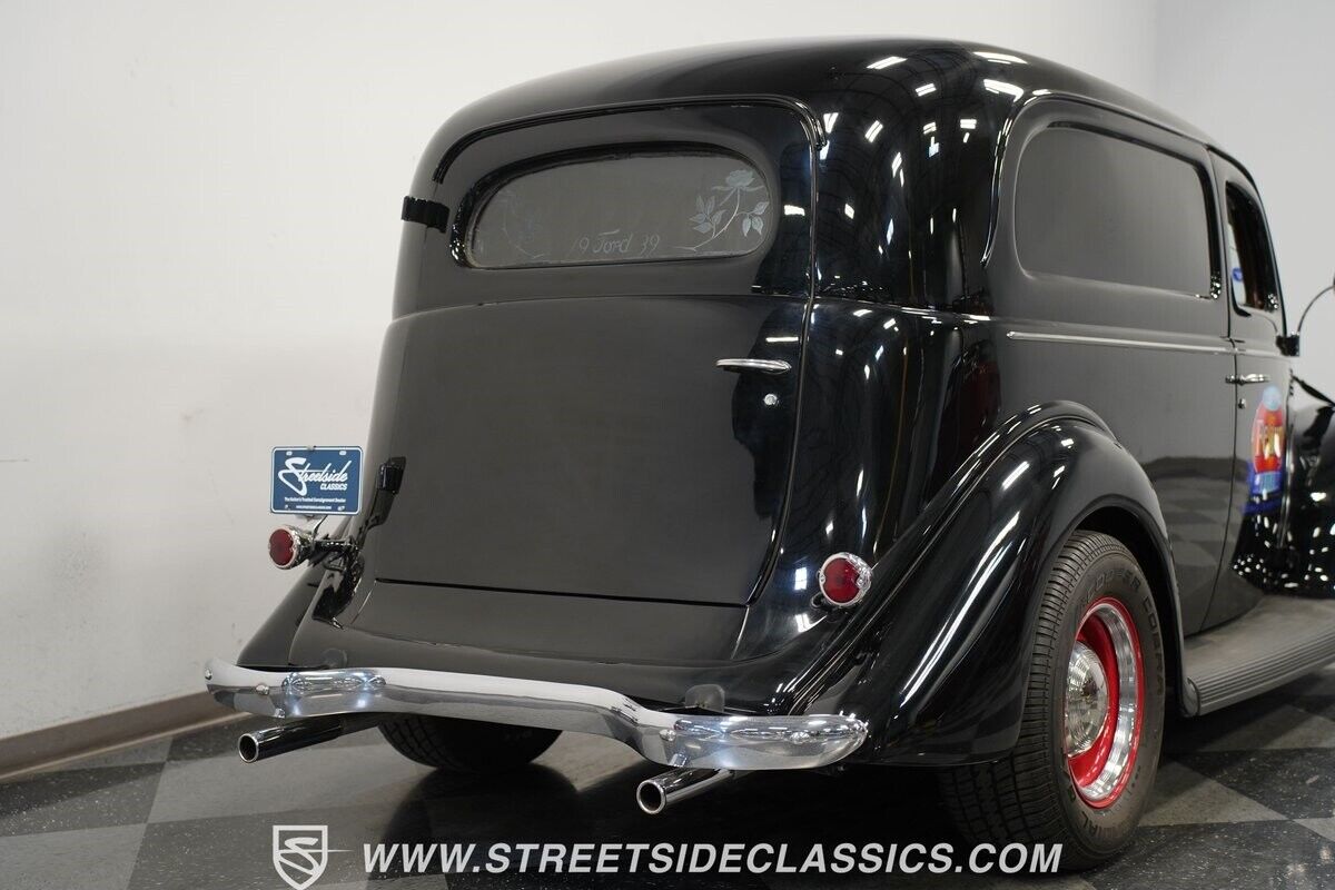 Ford-Sedan-Delivery-Break-1939-Black-Tan-1098-26