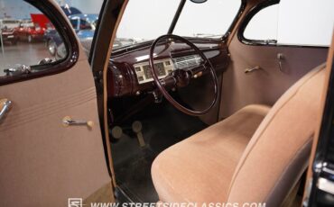 Ford-Standard-Berline-1940-Black-Tan-19-4