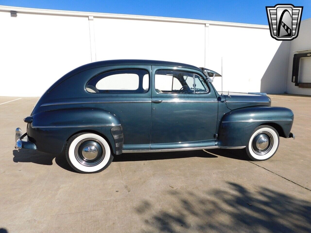 Ford-Standard-Deluxe-Coupe-1947-Blue-Brown-155405-4