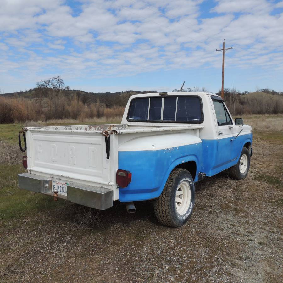 Ford-Stepside-1985-white-149936-2