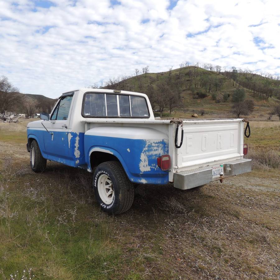 Ford-Stepside-1985-white-149936-3