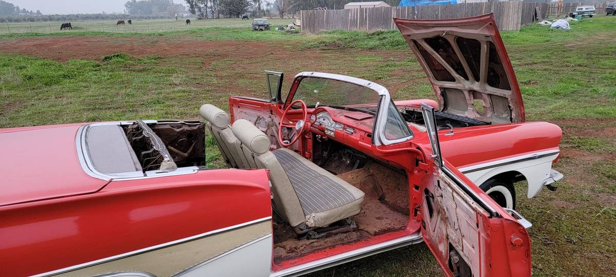 Ford-Sunliner-1958-red-160934-1