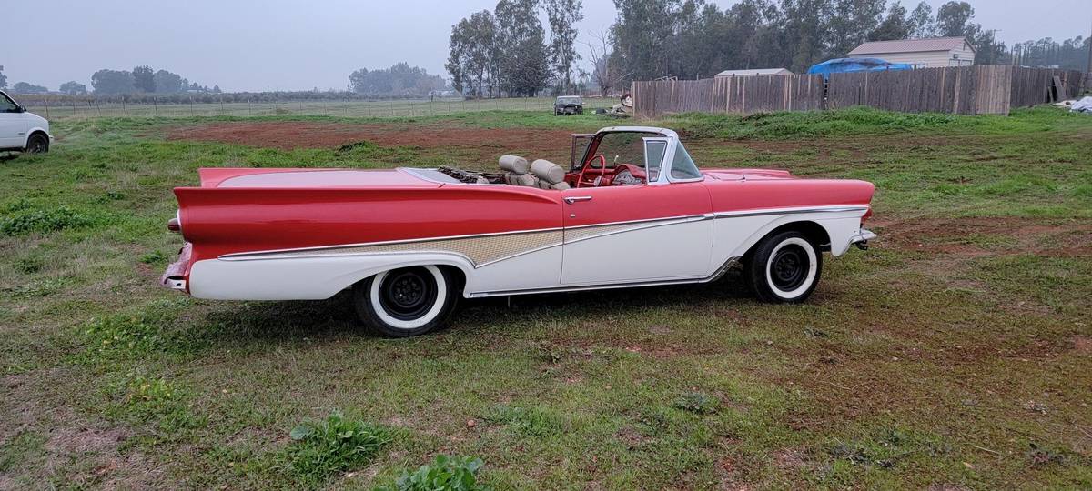 Ford-Sunliner-1958-red-160934-3