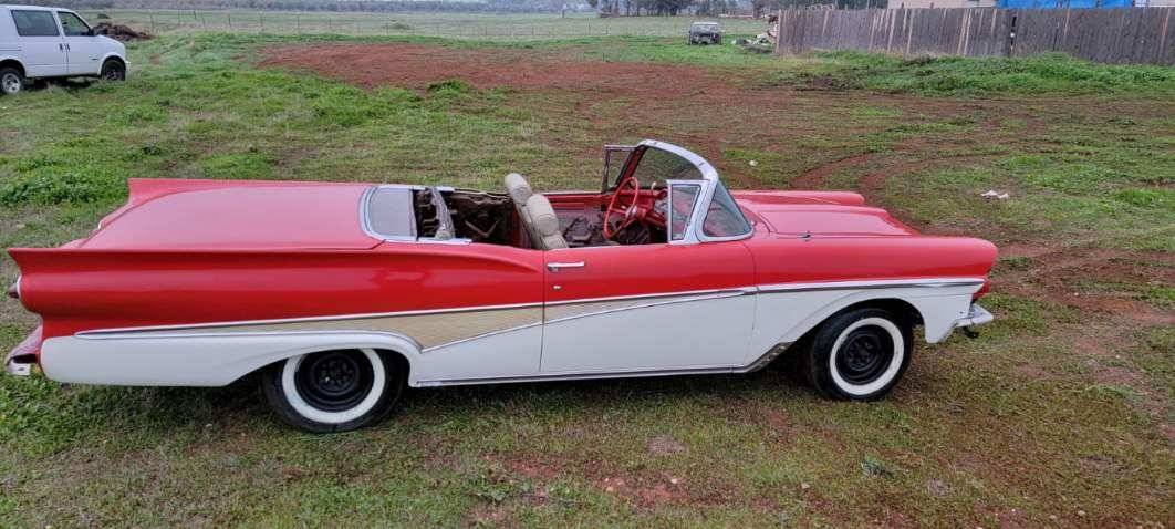 Ford-Sunliner-1958-red-160934-4