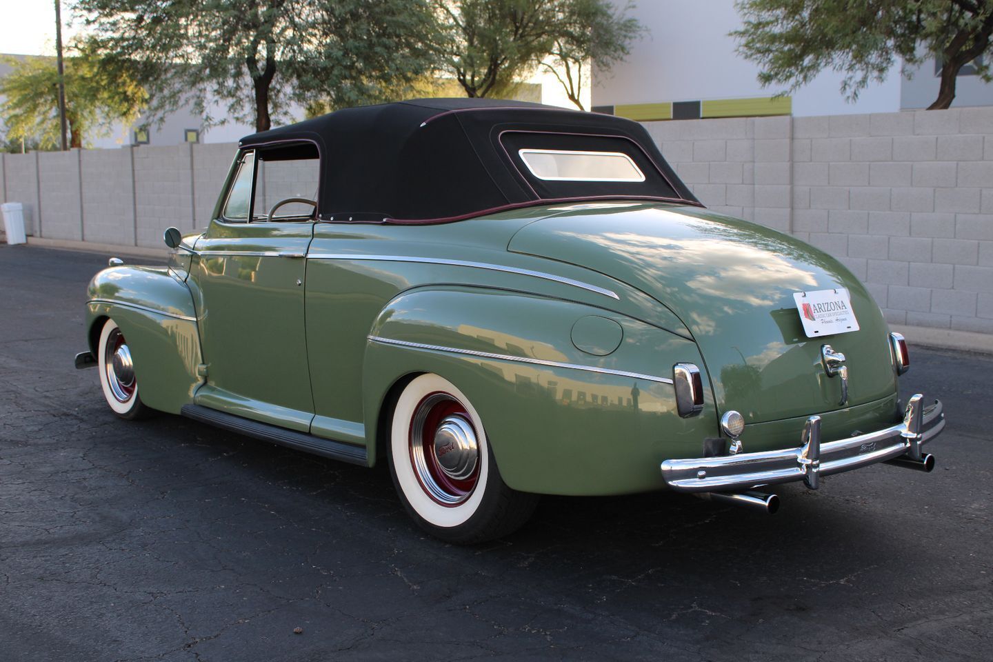 Ford-Super-DeLuxe-Cabriolet-1941-Green-Red-127288-4