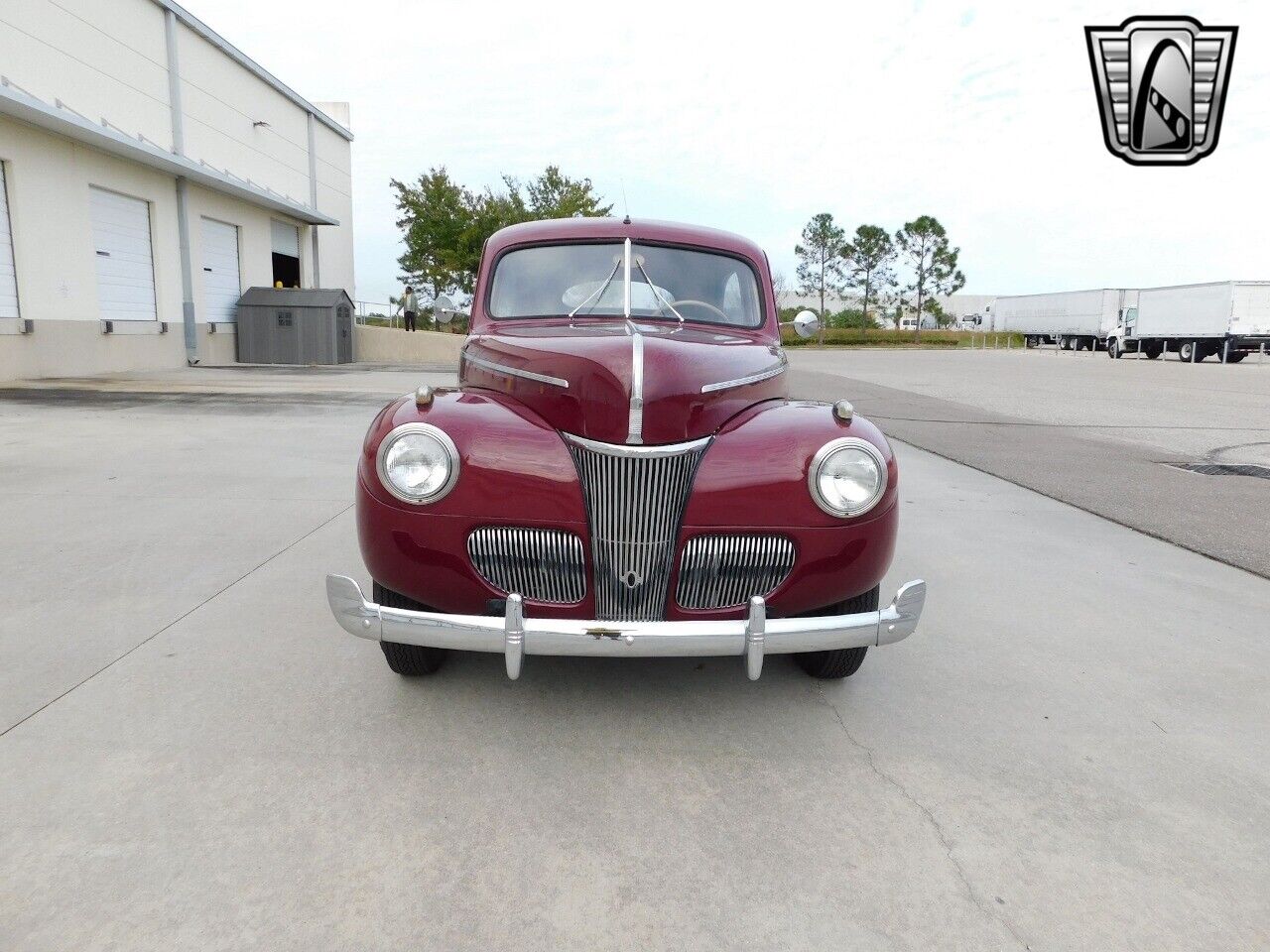 Ford-Super-Deluxe-1941-Burgundy-Tan-13758-2