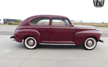 Ford-Super-Deluxe-1941-Burgundy-Tan-13758-3