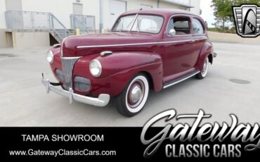 Ford-Super-Deluxe-1941-Burgundy-Tan-13758