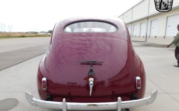 Ford-Super-Deluxe-1941-Burgundy-Tan-13758-4