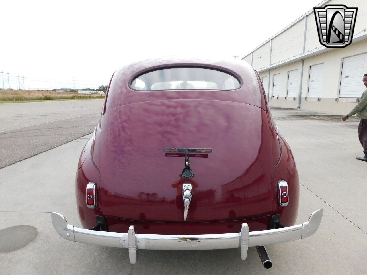 Ford-Super-Deluxe-1941-Burgundy-Tan-13758-4