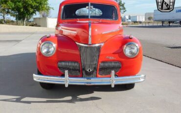 Ford-Super-Deluxe-1941-Red-Gray-4654-2