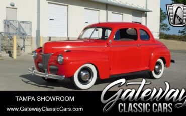 Ford-Super-Deluxe-1941-Red-Gray-4654