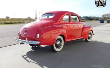 Ford-Super-Deluxe-1941-Red-Gray-4654-9