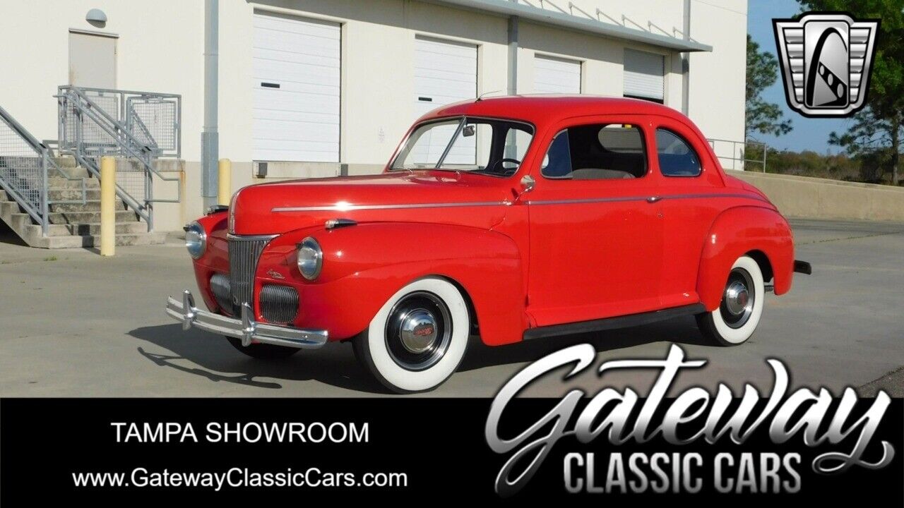 Ford-Super-Deluxe-1941-Red-Gray-4654