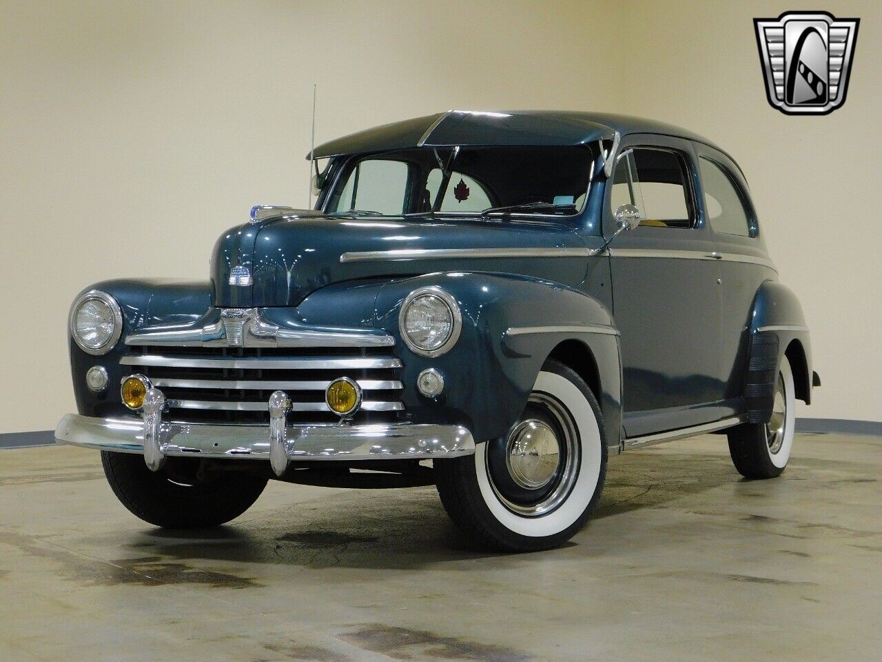 Ford-Super-Deluxe-1947-Blue-Gray-155089-2