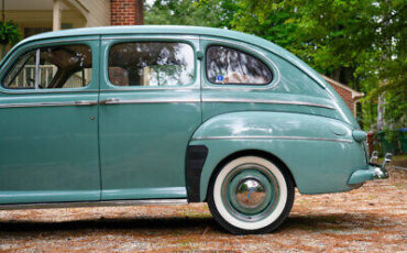 Ford-Super-Deluxe-Berline-1942-Other-Color-Other-Color-2-4