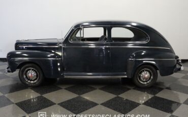 Ford-Super-Deluxe-Berline-1946-Blue-Blue-28482-2