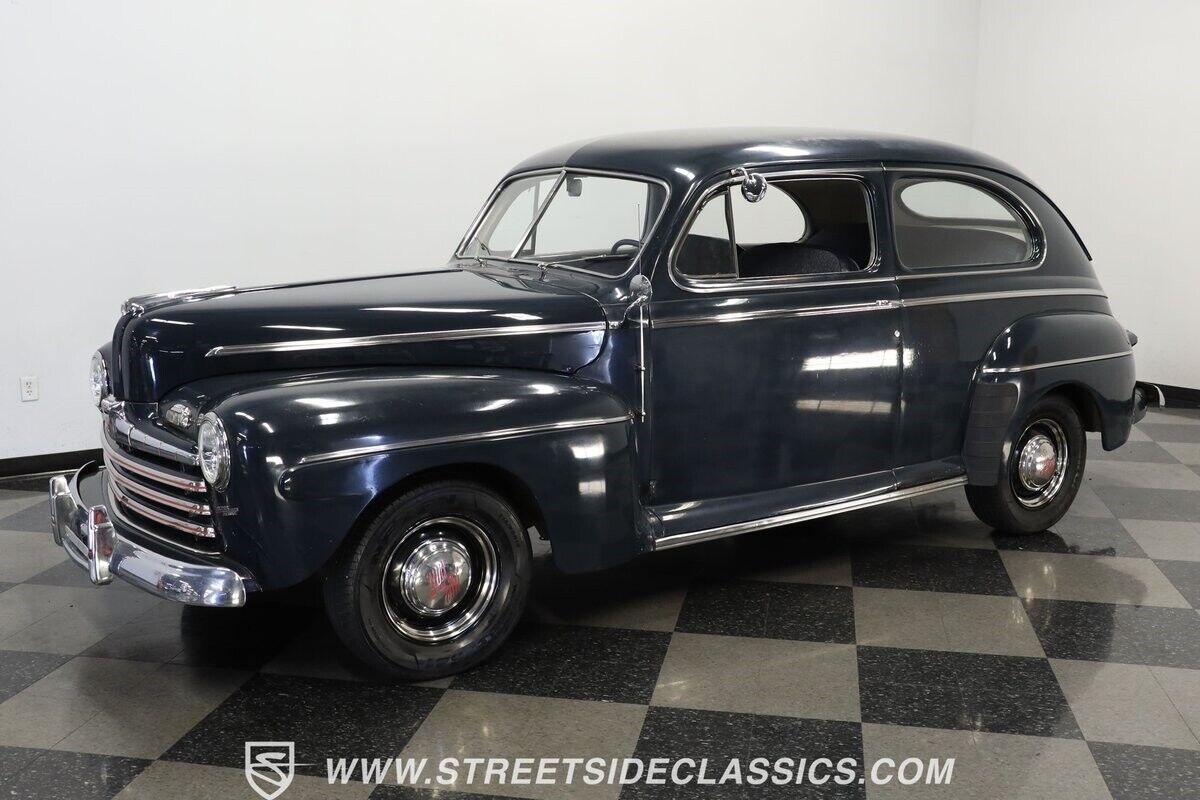 Ford-Super-Deluxe-Berline-1946-Blue-Blue-28482-5