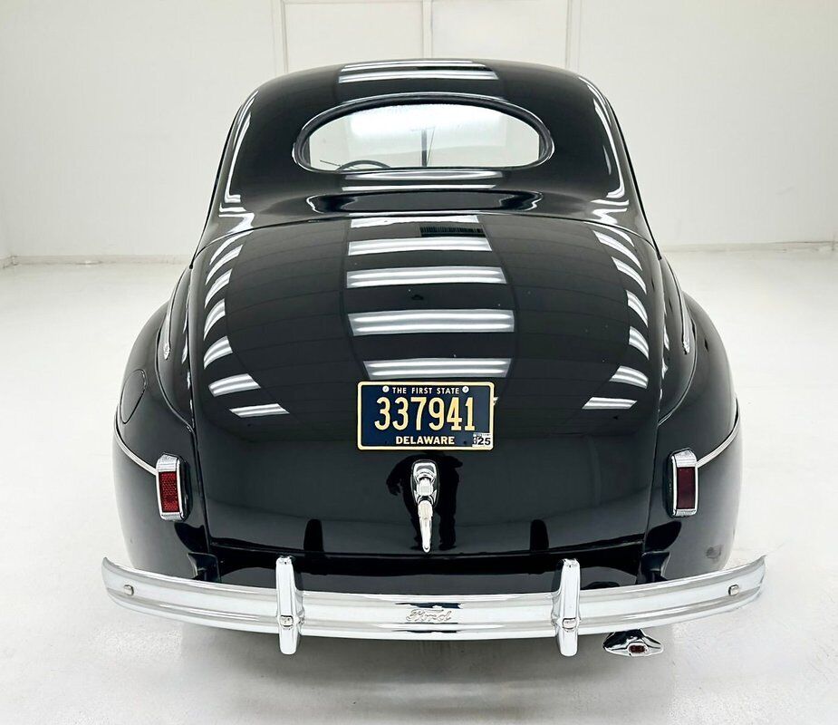 Ford-Super-Deluxe-Coupe-1941-Black-Oxblood-110594-3