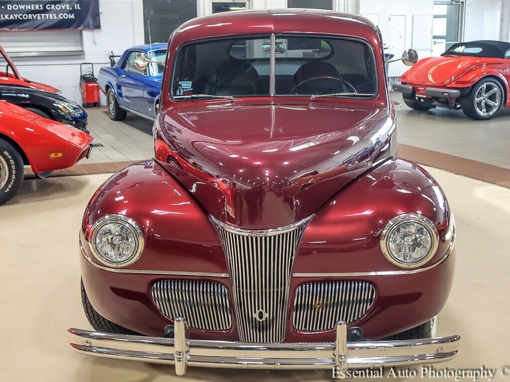 Ford-Super-Deluxe-Coupe-1941-Red-Black-0-5