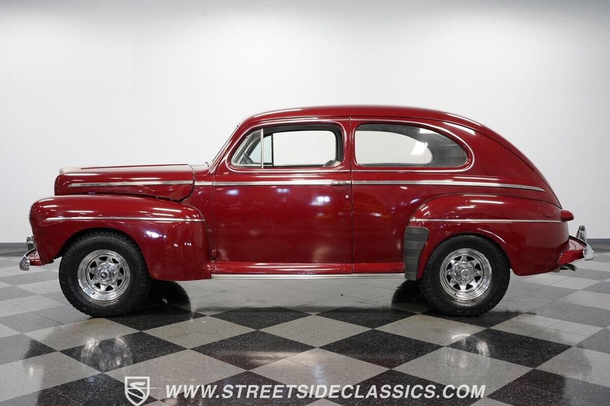 Ford-Super-Deluxe-Coupe-1946-Maroon-Gray-95064-2