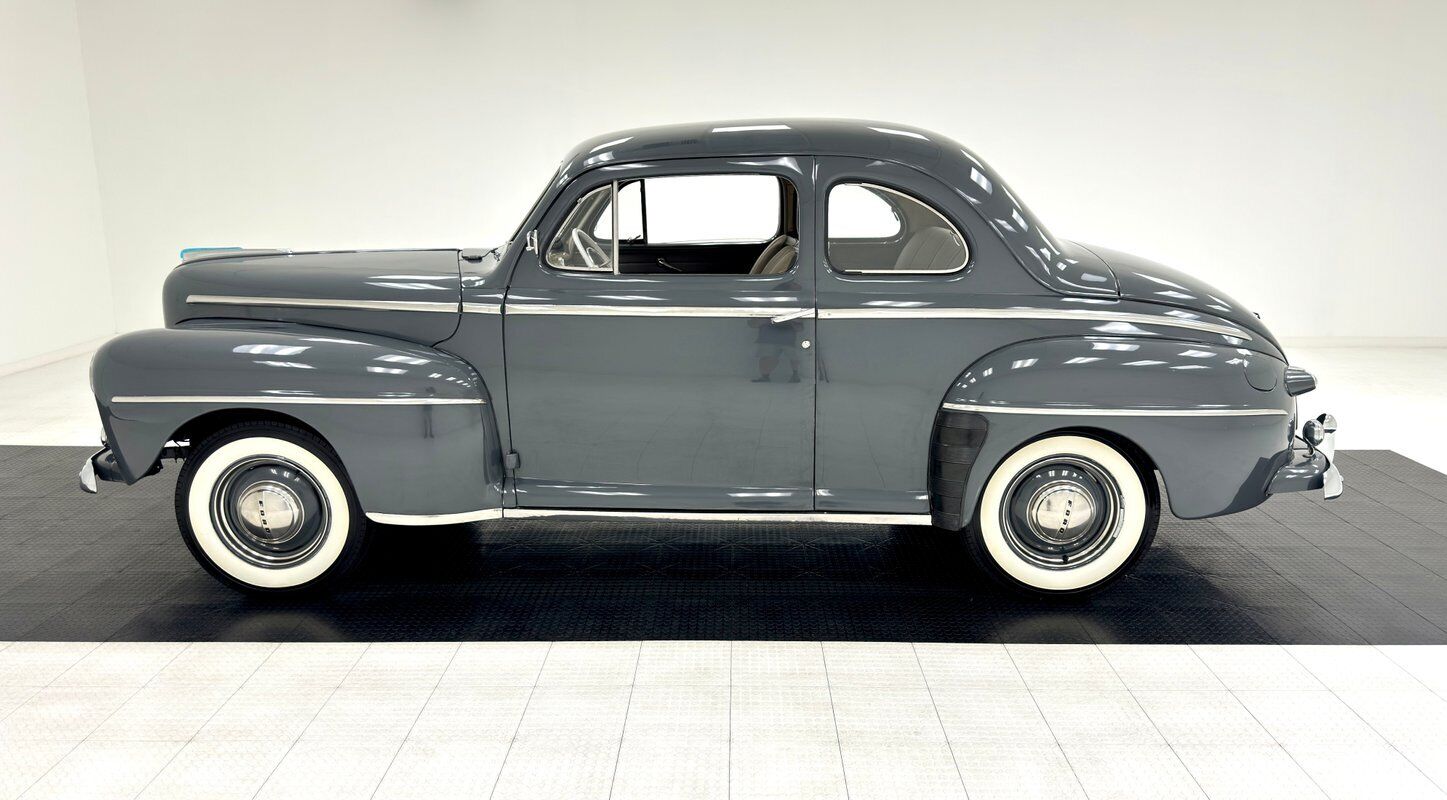 Ford-Super-Deluxe-Coupe-1948-Gray-Tan-4682-1