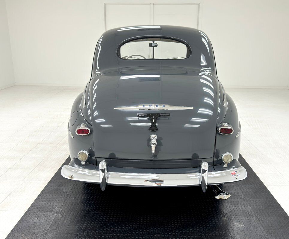 Ford-Super-Deluxe-Coupe-1948-Gray-Tan-4682-3