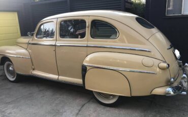 Ford-Super-deluxe-1948-yellow-67592