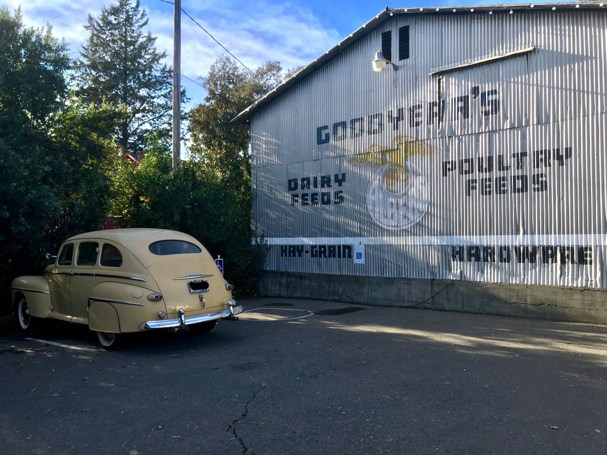 Ford-Super-deluxe-1948-yellow-67592-7