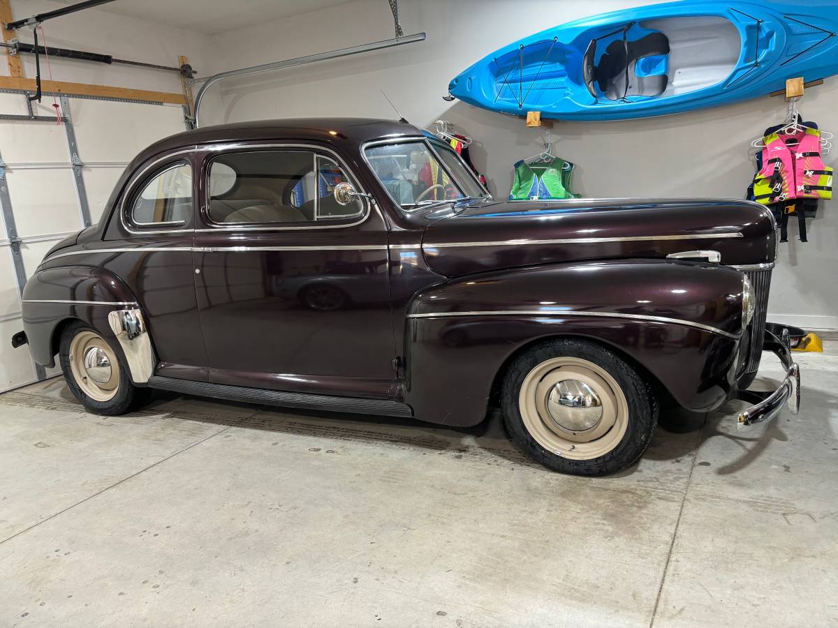 Ford-Super-deluxe-sedan-coupe-1941-black-2029-1