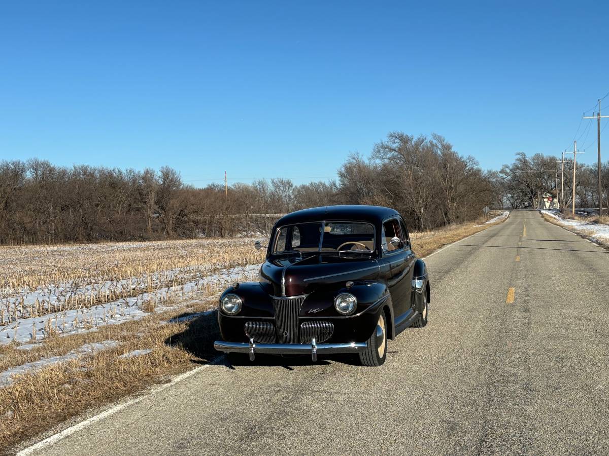 Ford-Super-deluxe-sedan-coupe-1941-black-2029-13